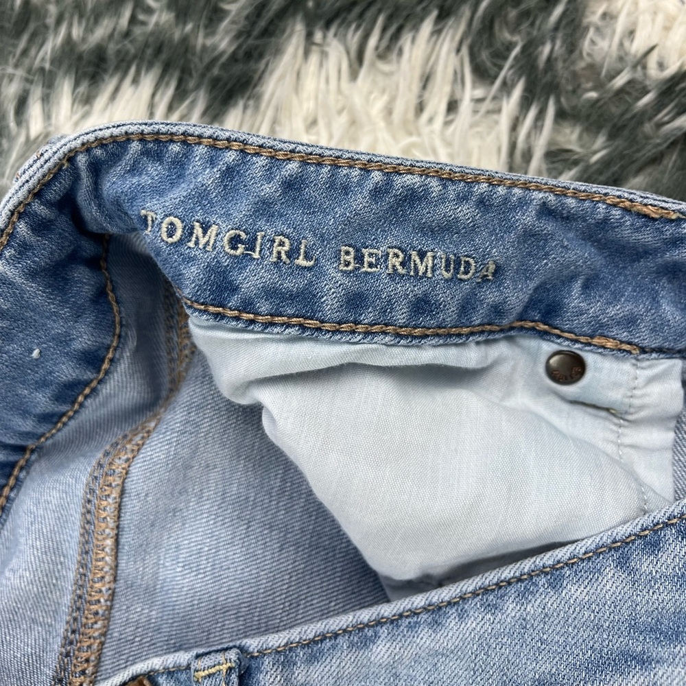 American Eagle Women s Blue Distressed Tomgirl Bermuda Jean Short Size 4 - Picture 3 of 10